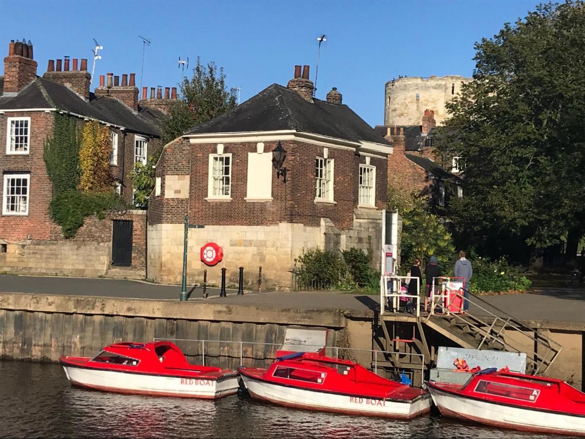 The Davey Tower, Medieval Riverside House York Exterior photo