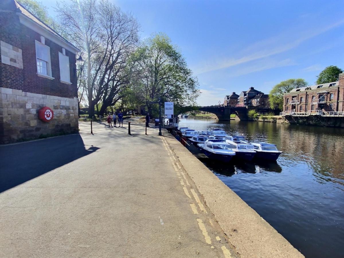 The Davey Tower, Medieval Riverside House York Exterior photo